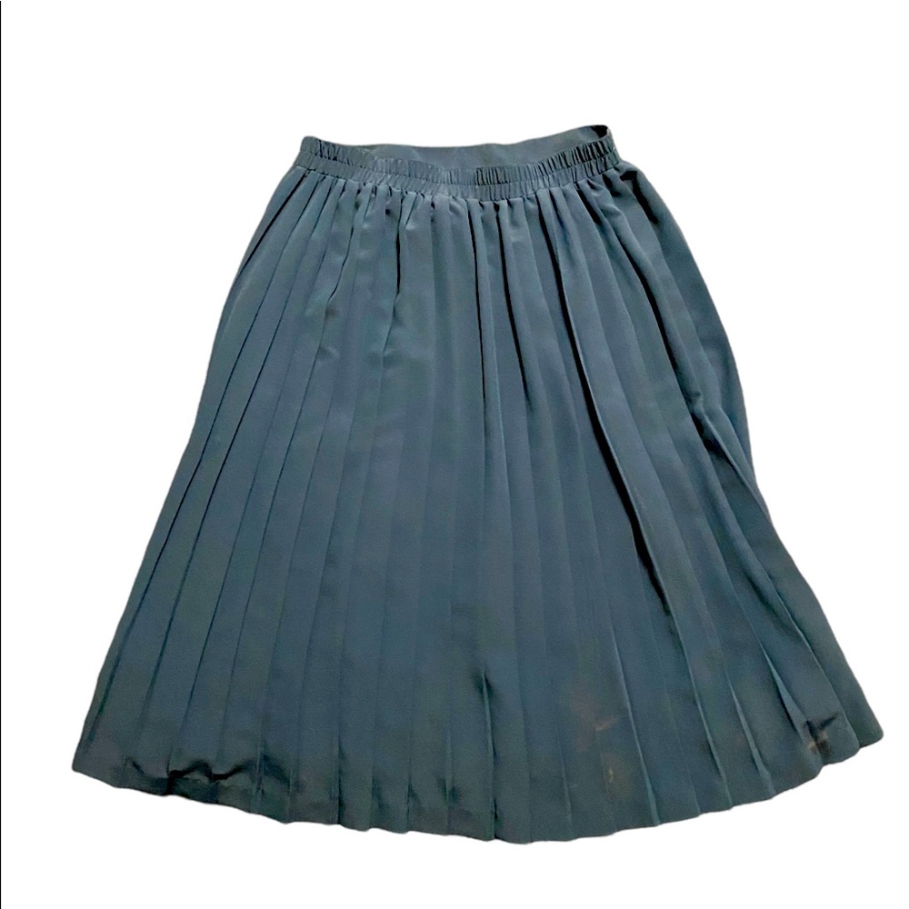 Alyssa Carr Med vintage style skirt. Small stains, easy lift.
